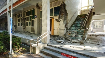 Taiwan, terremoto di magnitudo 7.4: molte persone sotto le macerie