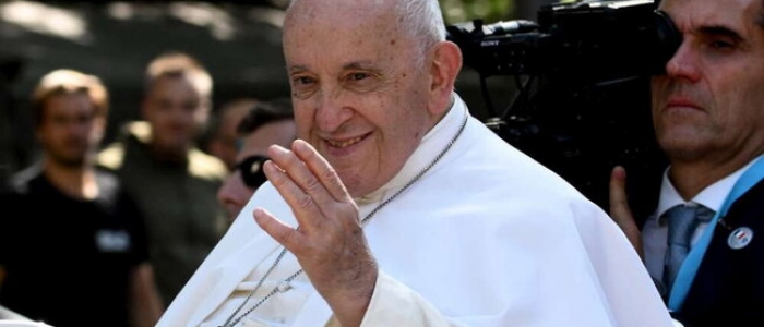 Papa Francesco: "Benedetto XVI fu come un padre, mi difese sulle unioni civili" | "Da mons. Georg mancanza di umanità"