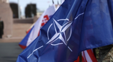 Mosca: "Relazioni Russia-Nato scivolate al livello di un confronto diretto"