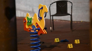 Napoli, colpo di pistola ai giardini: ferita una donna a Fuorigrotta