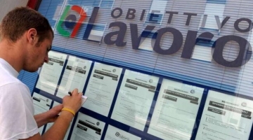 L'Italia è il paese più vecchio d'Europa: in vent'anni persi oltre 3 milioni di giovani: e chi è rimasto tende a scappare via