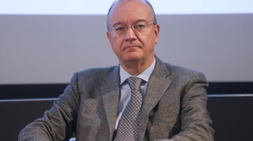 Valditara: "Le scuole non potranno più chiudere durante le festività non riconosciute"