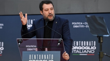 Salvini risponde ai dissidenti e a Bossi: "Nel 2012 la Lega rischiava la fine, io ho fatto crescere il partito"