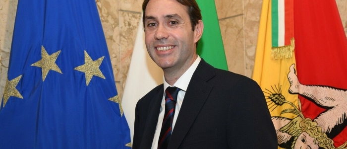 Sicilia, voto di scambio e corruzione: sospeso il vicepresidente della Regione Luca Sammartino | L'esponente leghista rassegna le dimissioni dalla giunta