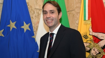Sicilia, voto di scambio e corruzione: sospeso il vicepresidente della Regione Luca Sammartino | L'esponente leghista rassegna le dimissioni dalla giunta