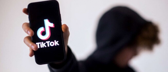 Biden firma il bando per bloccare TikTok negli Usa | Indagine nell'Ue sull'app Lite, il social sospende programma