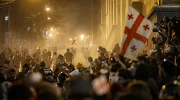 Georgia, proteste contro la legge sugli agenti stranieri: oltre 60 arresti