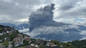 Grande incendio a Bolzano, evacuata una scuola