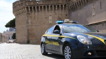 Roma, ingoia droga per sfuggire a un controllo: muore 27enne