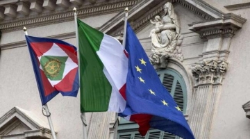 Borghi (Lega): "Via la bandiera Ue dagli edifici pubblici", è polemica sulla proposta di legge