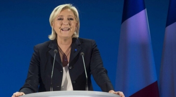 "Non tutte le SS erano criminali", Le Pen rompe con l'estrema destra tedesca AfD: "Mai più insieme all'Europarlamento"