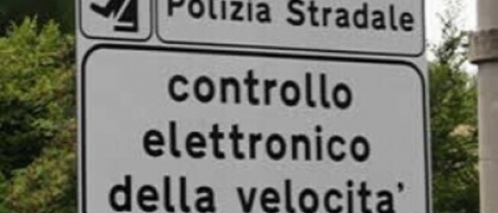 Autovelox solo segnalati e no sotto i 50 km/h, il decreto arriva in Gazzetta | La stretta non tocca "Bologna 30"