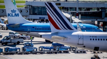 Risucchiato dal motore di un aereo, un morto ad Amsterdam