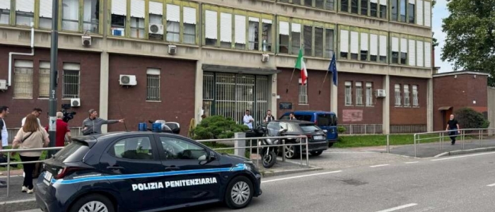 Milano, rivolta al carcere Beccaria: detenuti barricati per diversi minuti, poi la protesta rientra