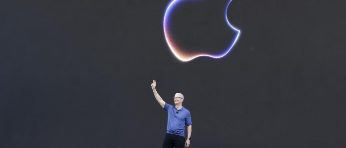 Tim Cook lancia l'Apple Intelligence: "Il prossimo grande passo" | Ma Musk non ci sta