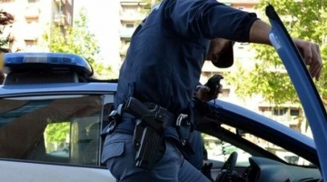 Roma, poliziotto salva ex prof che minaccia il suicidio: "L'ho riconosciuta dalla voce"