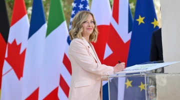 G7, dalla bozza finale via la parola "aborto" | Lollobrigida: "Parlarne in una riunione col Papa non sarebbe opportuno"