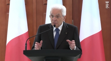 Mattarella: "In Italia tempesta di fake news ostili" | "Disinformazione russa insistente, va affrontata in sede Ue e Nato"