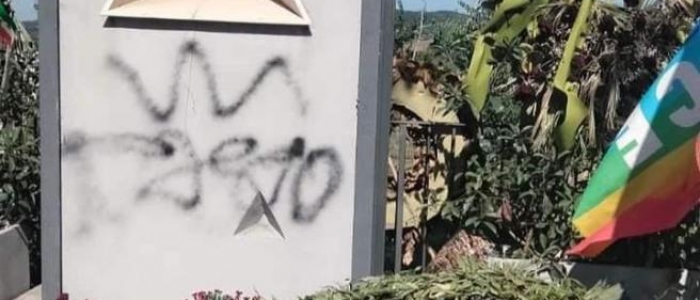 Giacomo Matteotti, vandalizzato il monumento a Riano: "W fascio"