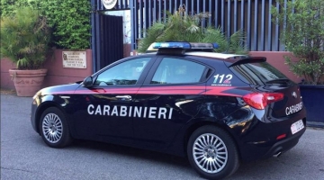 Roma, la figlia va in vacanza e l'anziana madre invalida muore in casa: arrestata