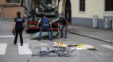 Rho (Milano), anziano in bici travolto e ucciso da una betoniera