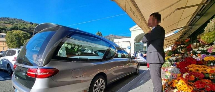 Pozzuoli, rubano il carro funebre prima del funerale