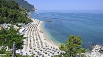 Ferie al mare: salgono i prezzi +8% e cala la presenza degli italiani