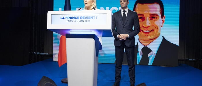 Elezioni Francia, vittoria netta per la Le Pen e il suo Rn | Macron: "Estrema destra verso le alte cariche, non dobbiamo sbagliare"