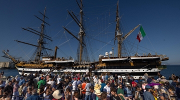 Usa, l'Amerigo Vespucci lascia Los Angeles: in 72mila a Villaggio Italia