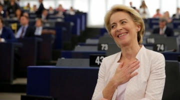 Von der Leyen rieletta presidente della Commissione Ue: "401 voti a favore segnale di grande fiducia" | FdI vota contro, Verdi a favore | Lega: "Il bis è una brutta notizia per l'Italia"