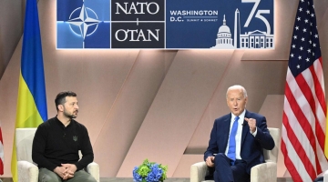 Russia, il giornalista americano Gershkovich condannato a 16 anni per spionaggio | Biden: "Stiamo spingendo per il suo rilascio"