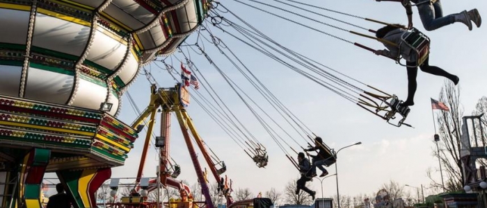 Panico al luna park di Gallipoli, cede parte di una giostra: ragazzi feriti