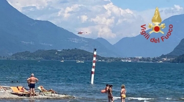 Como, si tuffa nel lago per salvare il figlio di 12 anni: disperso