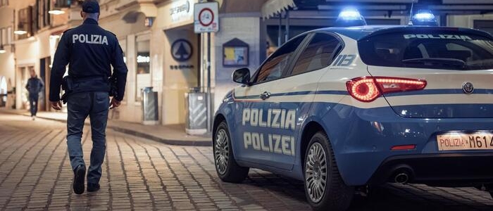 Bolzano, polizia traccia auricolari rubati e trova refurtiva