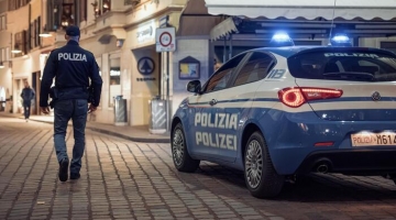 Bolzano, polizia traccia auricolari rubati e trova refurtiva