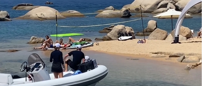 Sardegna, la denuncia: "Festa privata nella spiaggia di Talmone: gazebo, fornelli e una rete da pallavolo"