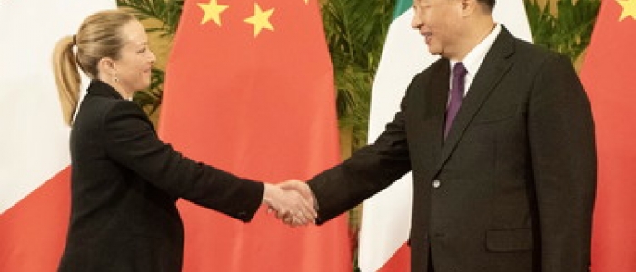 Meloni a Xi Jinping: "Pechino fondamentale per stabilità e pace" | Il presidente cinese: "Pronti a cooperare su veicoli elettrici e IA"