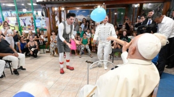 Ostia, il Papa incontra i circensi e i giostrai del Luna Park