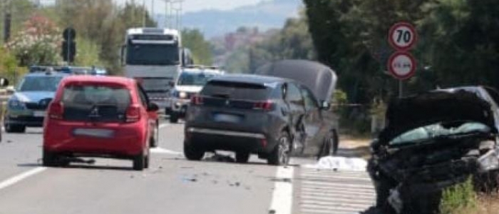 Incidente a Senigallia (Ancona), morti due ciclisti investiti da un'auto