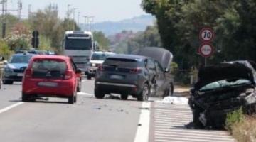 Incidente a Senigallia (Ancona), morti due ciclisti investiti da un'auto