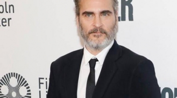 Joaquin Phoenix abbandona il set del film d'amore gay di Haynes: troupe e finanziatori da risarcire