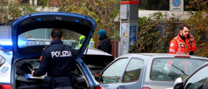 Collegno (Torino), 80enne spara alla moglie in strada e la uccide: poi si suicida | Prima le ha urlato: "Mi hai rovinato la vita"