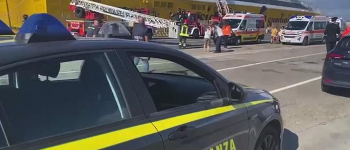 Piombino, principio di incendio su un traghetto: evacuate le circa 300 persone a bordo