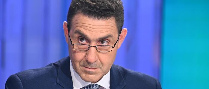 Per i giudici Bersani diffamò Vannacci: condannato a una multa ma lui sceglie il processo