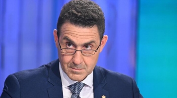 Per i giudici Bersani diffamò Vannacci: condannato a una multa ma lui sceglie il processo