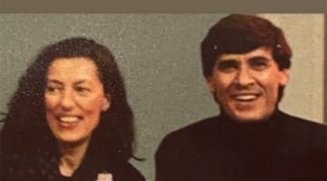 Gianni Morandi festeggia 30 anni d'amore con la sua Anna Dan: il tenero messaggio e la foto ricordo