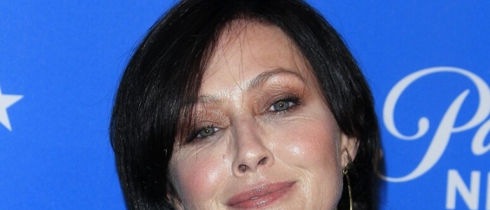 La voce di Shannen Doherty vivrà grazie alla mamma: "Continuerò il suo podcast"