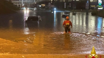 Maltempo, nubifragio sull'aeroporto di Malpensa: molti voli dirottati