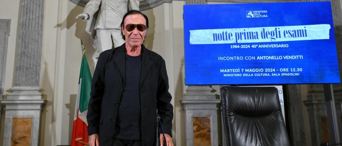 Antonello Venditti insulta disabile che disturba il suo concerto, poi le scuse