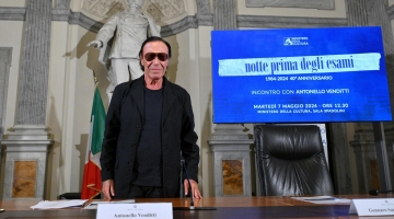 Antonello Venditti insulta disabile che disturba il suo concerto, poi le scuse